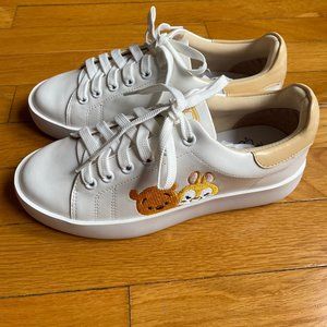 Disney Tsum Tsum sneakers (Size 7)